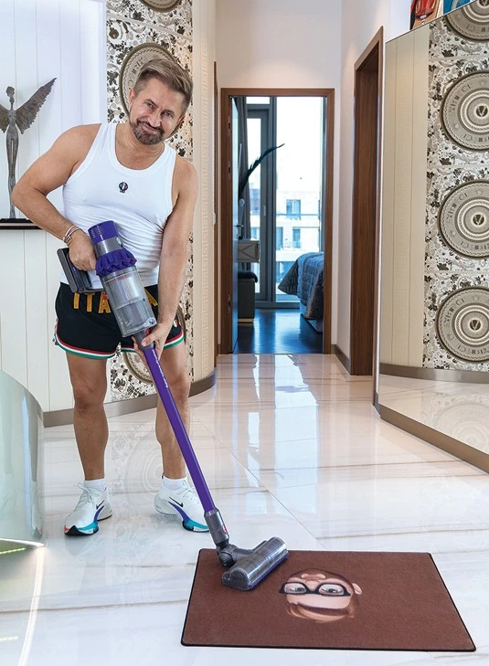 A milliárdos szereti, ha a lakásában mindig minden ragyog