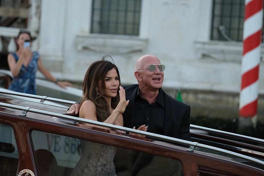 Jeff Bezos és Lauren Sanchez Velencében tartották a lagzijukat, mint annyi sztár az utóbbi időben  