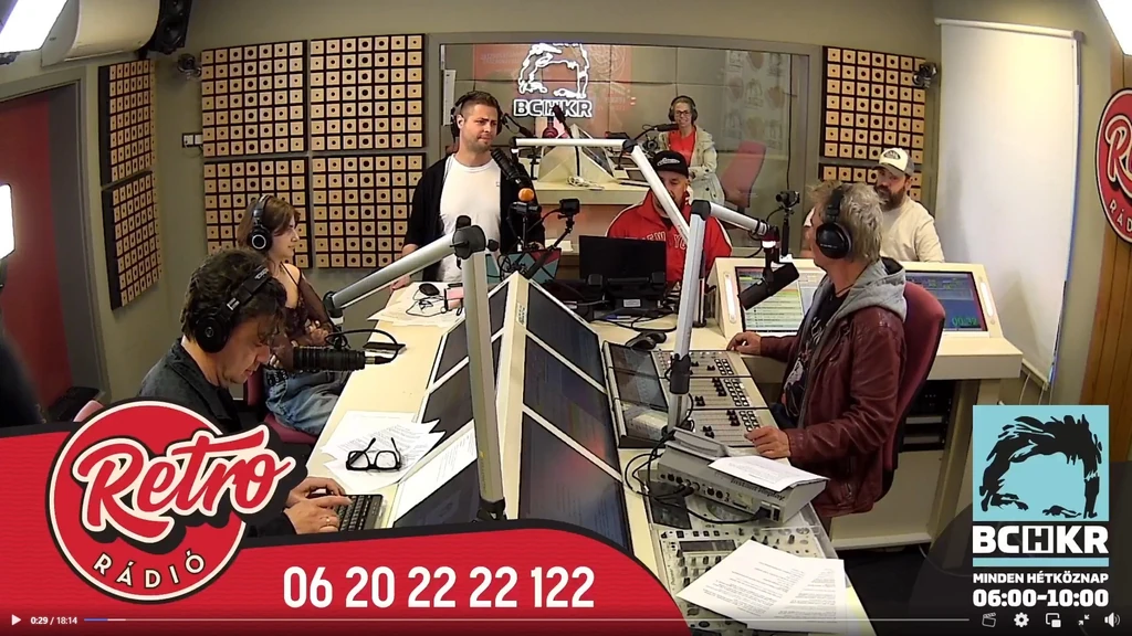 A mai Bochkorban héttagúra bővült a stáb: Lovász László balján Bochkor Nóra (Fotó: Retro Rádió)