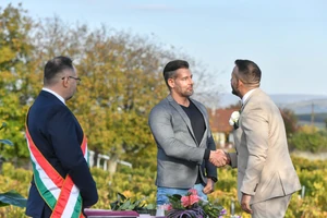 Laci az első pillanatban még nem tudta, hova tegye Renátót