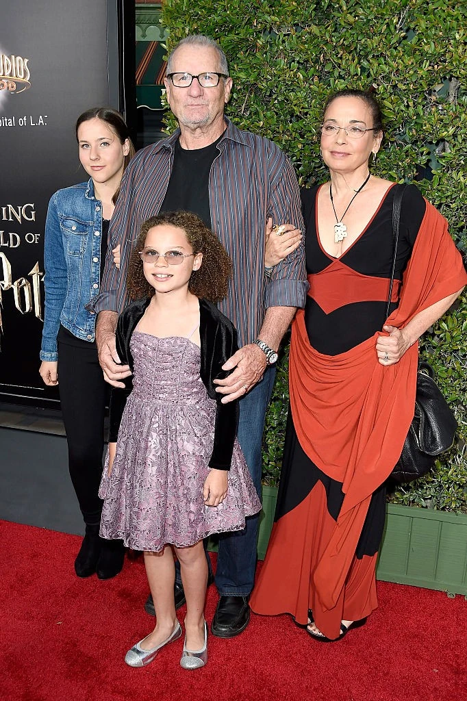 Ed O'Neill és családja egy régebbi fotón