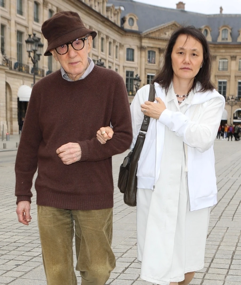 Soon-Yi a jubileumi forgatásra is elkísérte Párizsba (Fotó: Profimedia)