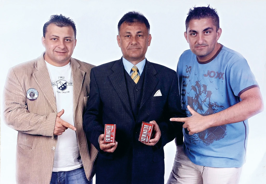 Egykor régen még békében, édesapjukkal karöltve