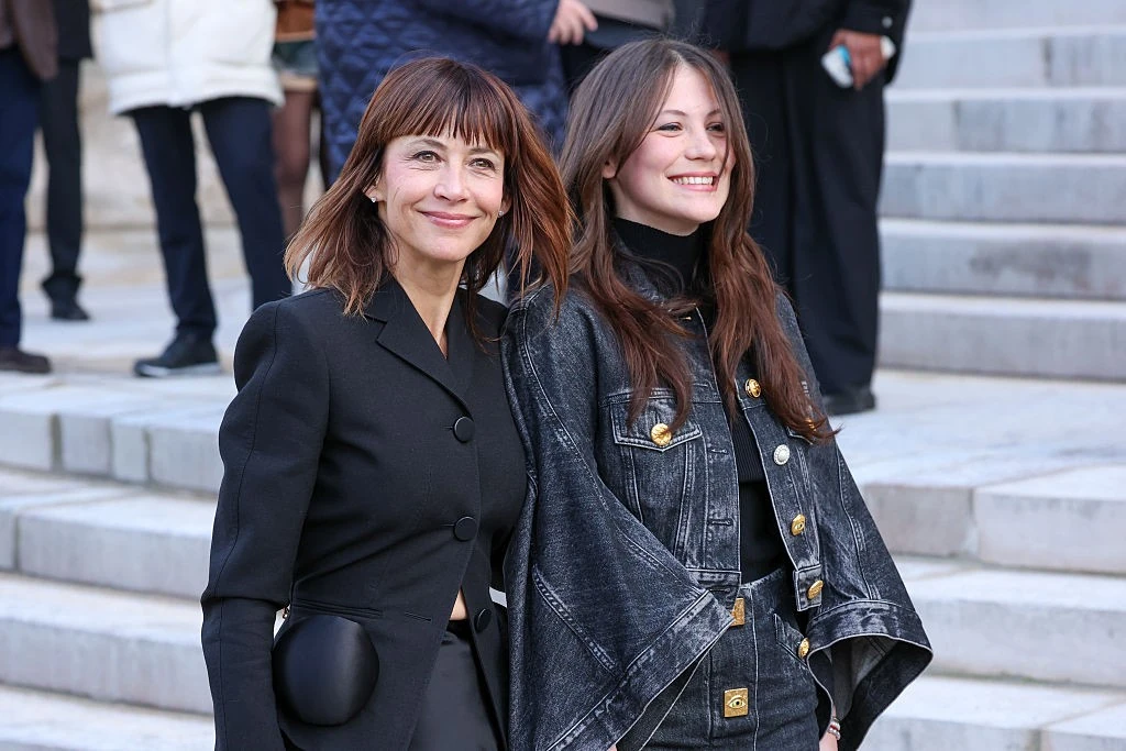 Sophie Marceau láthatóan büszke a csemetéjére