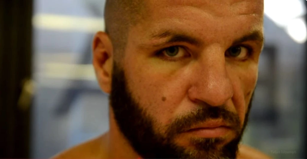 Barbár országok ökölvívóbajnok, egy időben biztonsági őrként dolgozott egy kaszinóban. Ott ismerte meg élete szerelmét