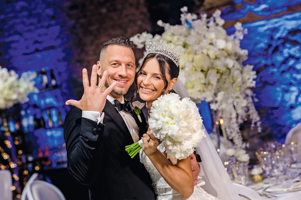 Boldogan viselik az összetartozásukat szimbolizáló gyűrűt