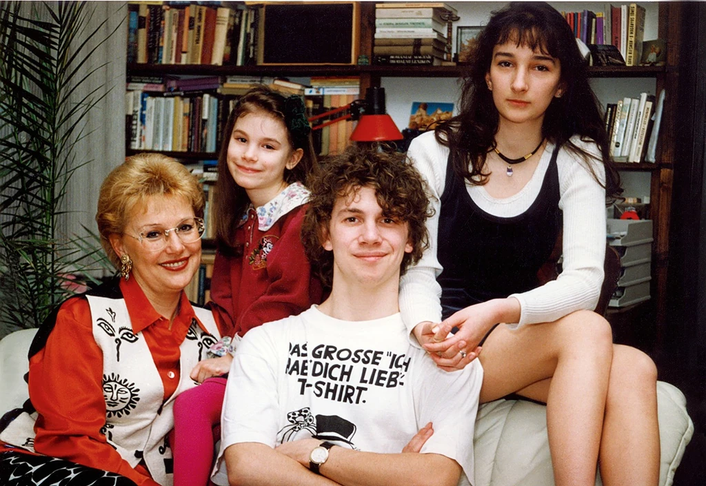 Három gyerekével egy régi képen (Fotó: Filkasz József/fotocentral.hu)