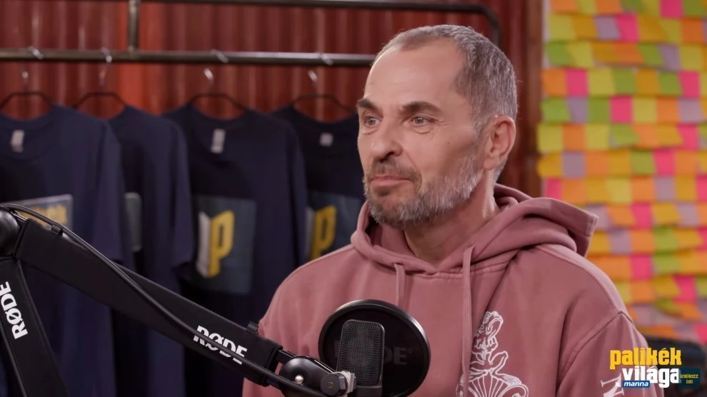 Szakálla jóval rövidebb lett, a haja viszont megnőtt (Fotó: Youtube/Palikék Világa by Manna)