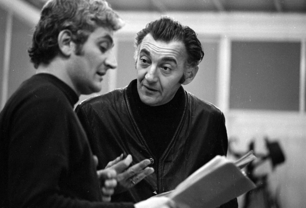 12 évvel idősebb bátyjával, Sinkovits Imrével együtt vészelték át a háborút