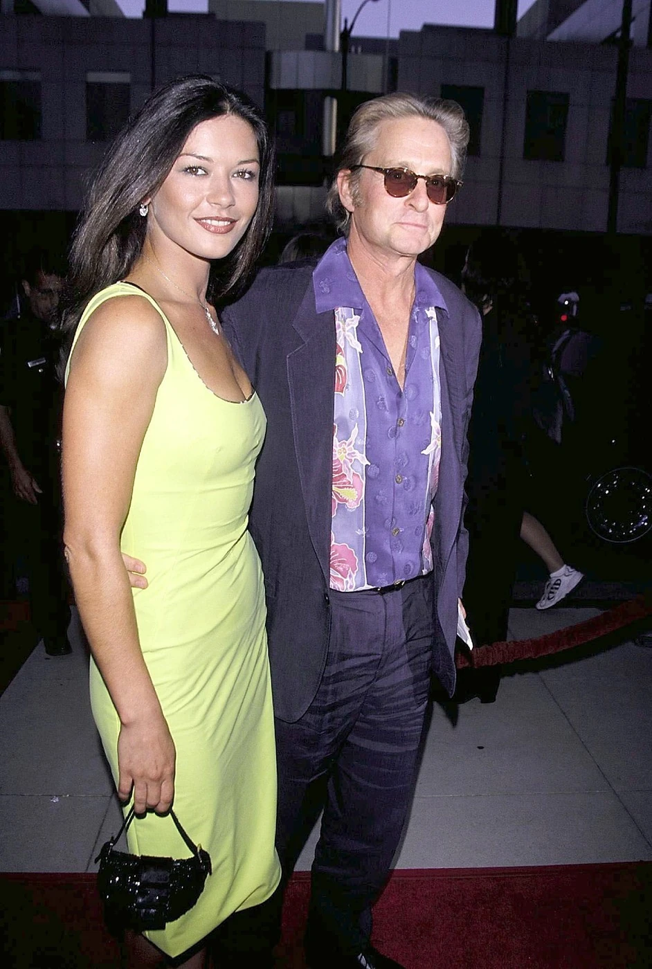 Michael Douglas és Catherine Zeta-Jones 1999-ben, egy évvel később volt az esküvőjük