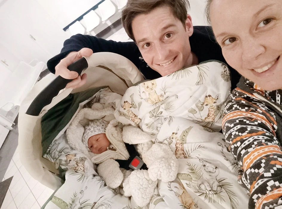 Lórit végre hazavihette a kórházból anyu és apu (Fotó: Archív)