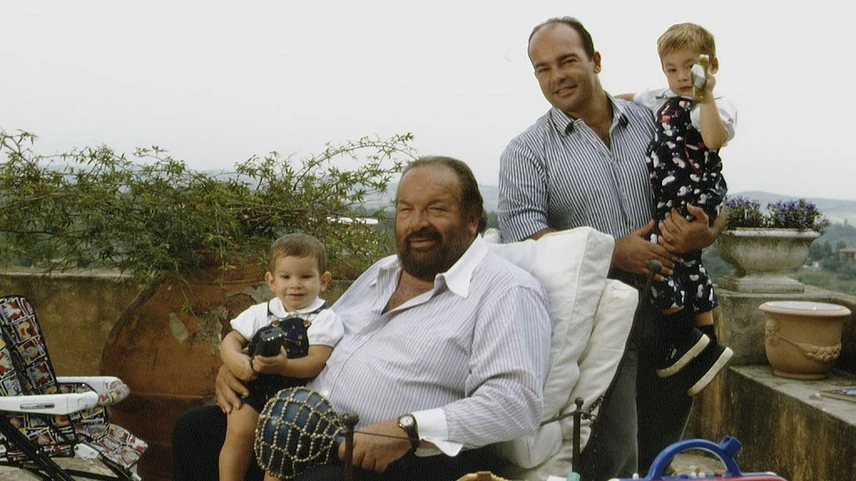 Bud Spencer nem csak a gyerekeit, az ő csemetéiket is körberajongta – itt épp fia, Guiseppe fiaival