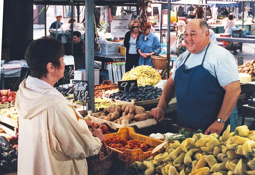 A Szomszédok című teleregény egyik jelenetében