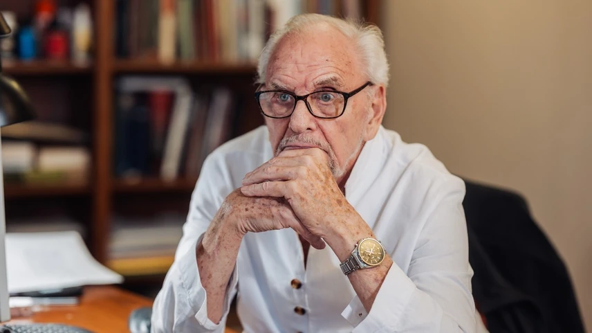 Müller Péter az otthonában adott interjút a Story magazinnak