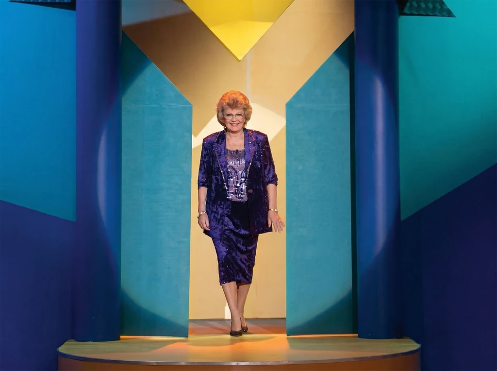 Kovács Erzsi látványos belépője a show-ban