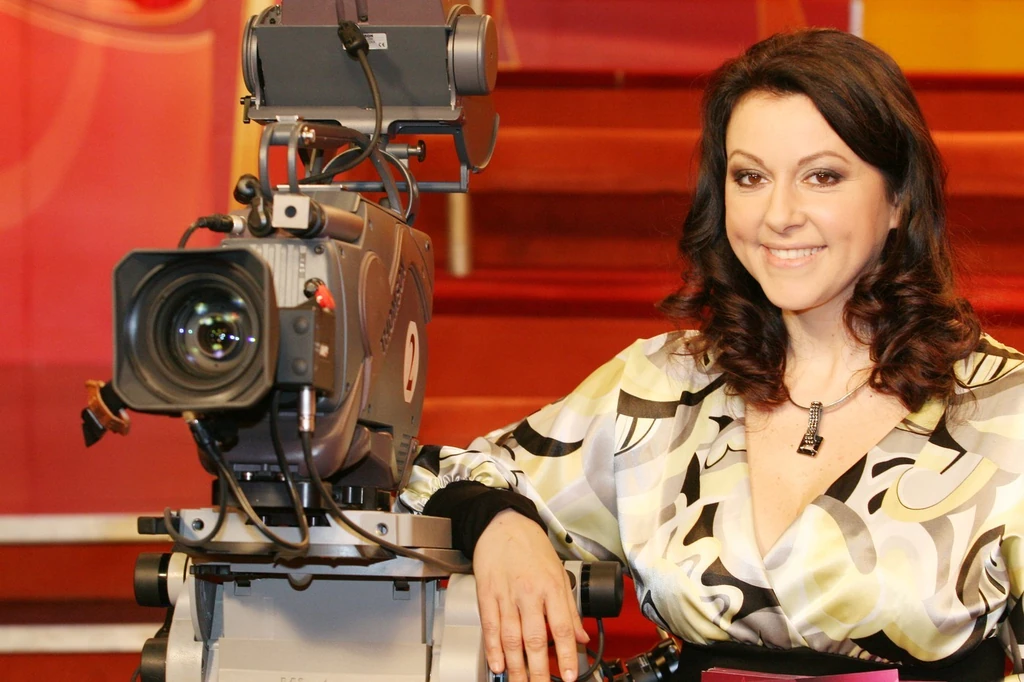 Erdélyi Mónika 2001 és 2010 között vezette a Mónika show-t
