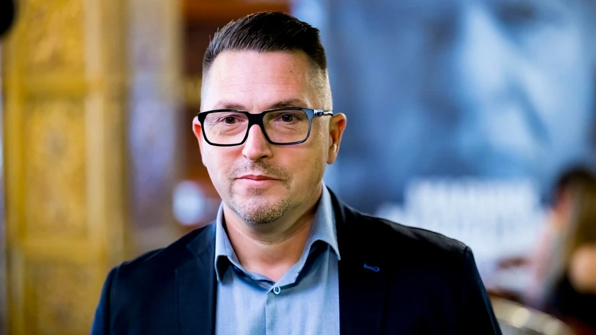 Kovács Ákos attól tartott elveszíti a hangját