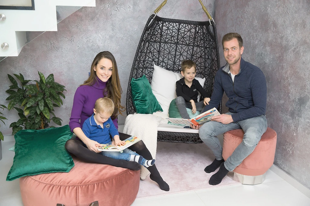 Férjével, Csabávak két kisifú boldog szülei (Fotó: Birton Szabolcs/fotocentral.hu)