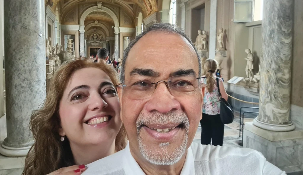 A Vatikáni Múzeumban készült a szelfi