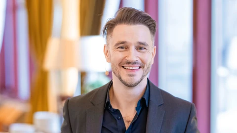 Sándor Péter egyetemista kora óta rajong az operettért