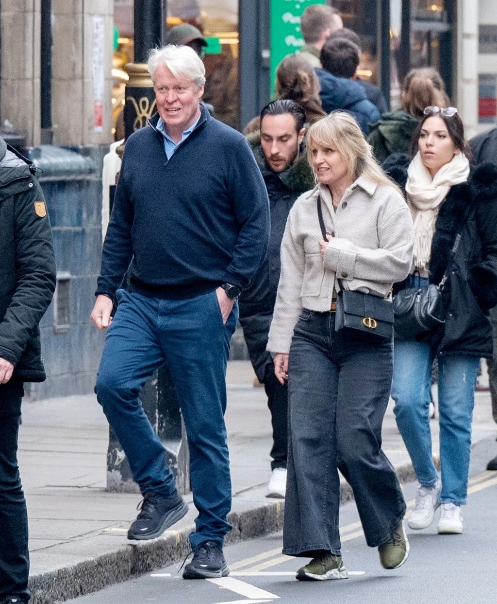 Lord Spencer dr. Cat Jarman régészprofesszort készül elvenni