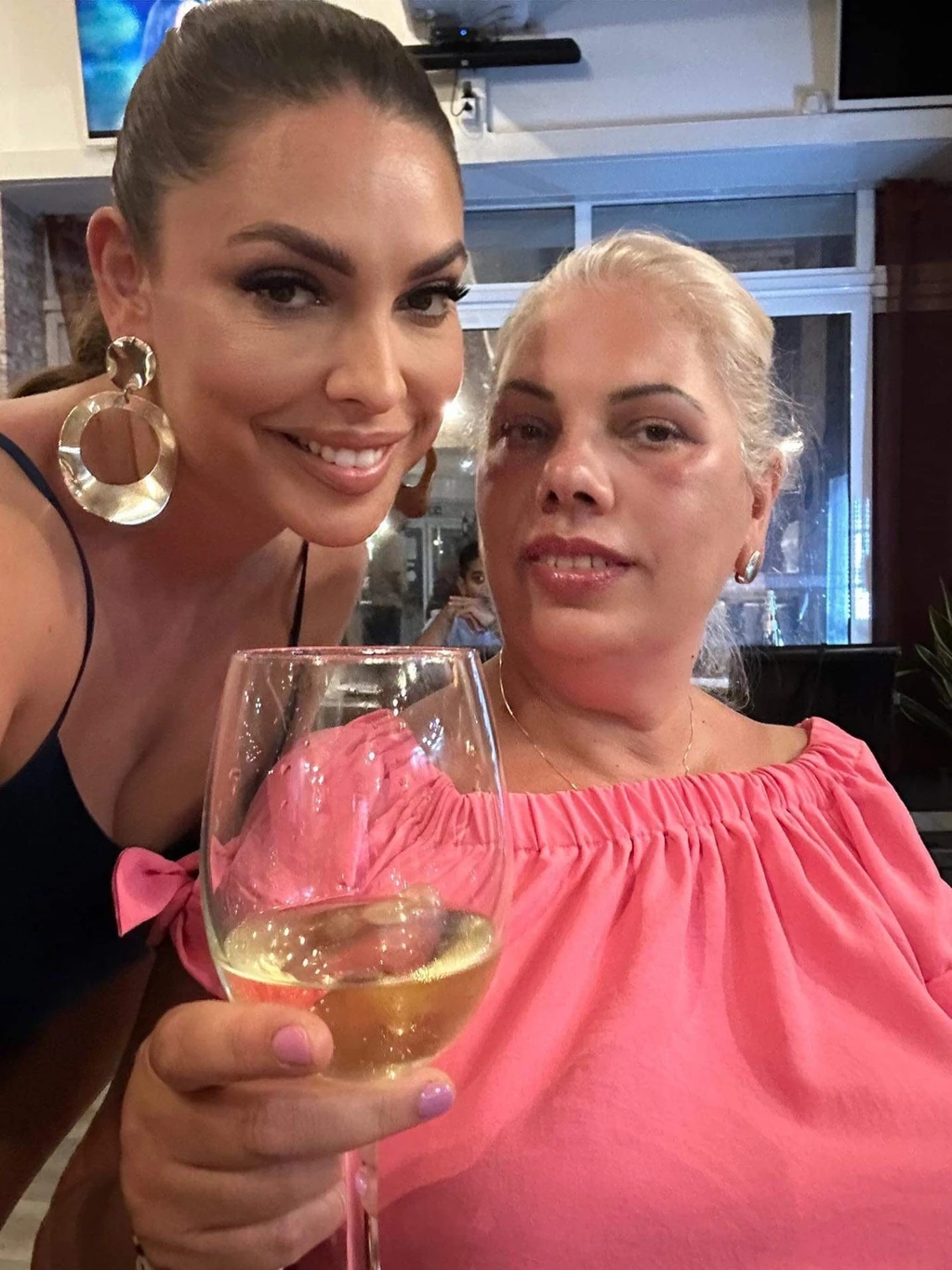 Még nem tudják, élnek-e Norina anyukájának ajánlatával