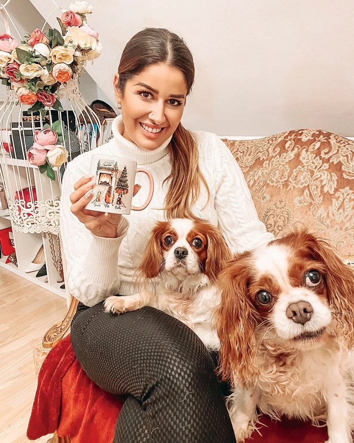 Egyelőre tündéri háziállataival osztja meg az otthonát