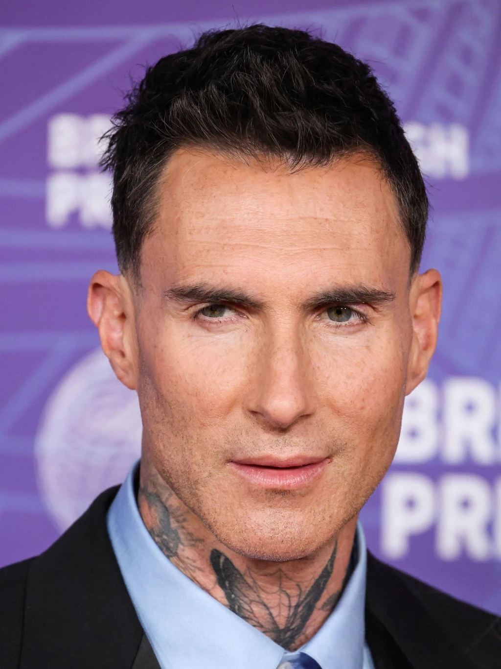 A Maroon 5 énekese, Adam Levine áprilisban: gyanúsan kisimult (Fotó: Profimedia)
