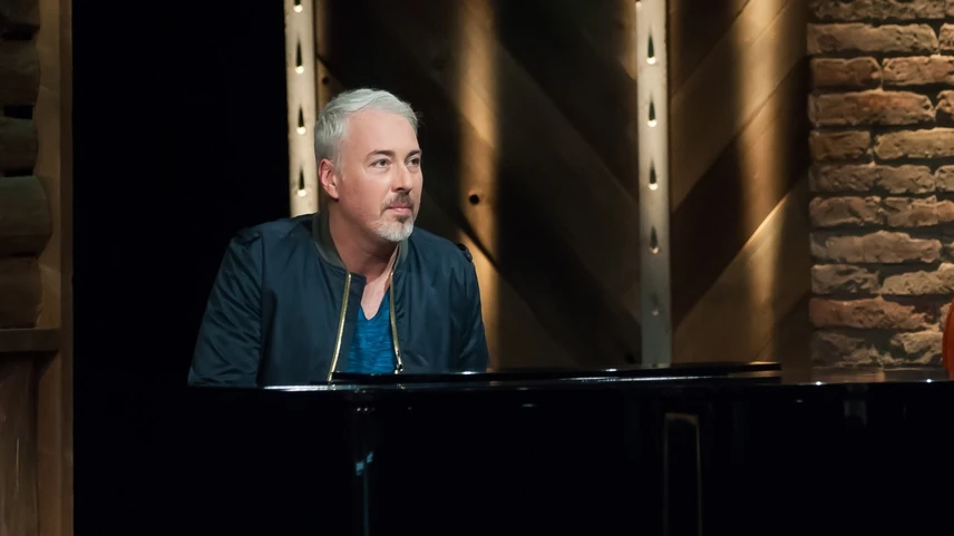 Hajós András zongorakísérettel adta elő a szerelmének írt altatódalt