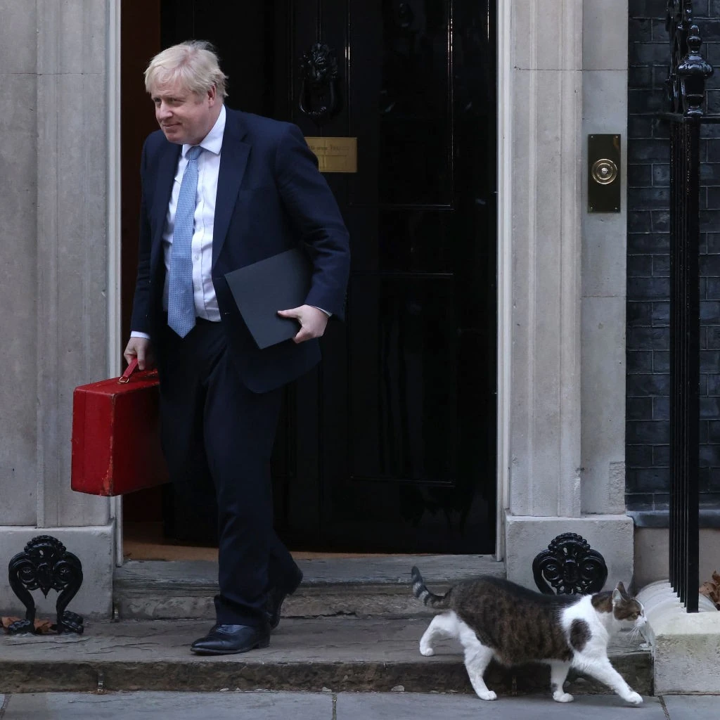 Nem csak Boris Johnsont, annak terrierjét is ledominálta 