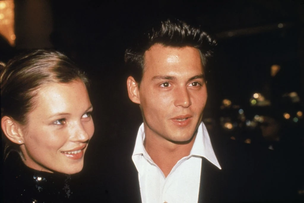Depp valaha a nők egyik első számú kedvence volt - itt egykori barátnőjével, Kate Moss-szal látható