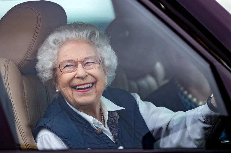 100 éves lenne II. Erzsébet királynő – Szülőházában ma kínai étterem működik