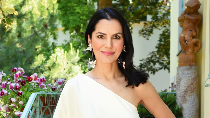 Eleni Korani gardróbjában a nőies elegancia, a különleges darabok és a minőségi alapanyagok tökéletes harmóniában férnek meg egymás mellett