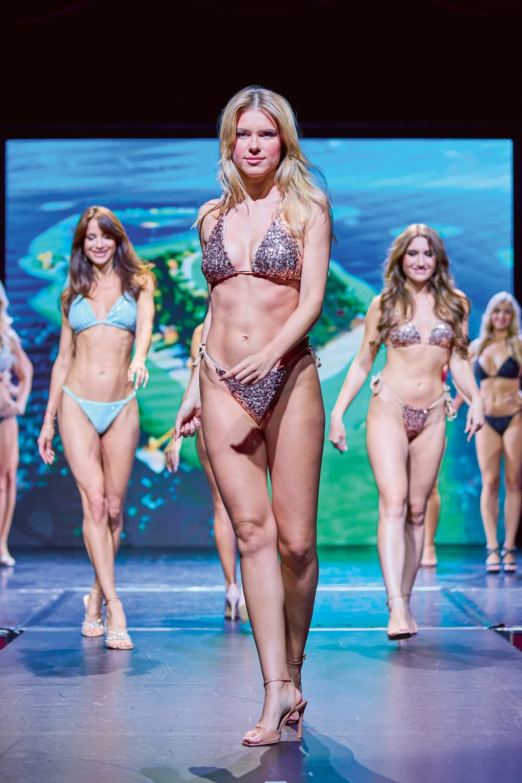 Nóra a fürdőruhás megmérettetésen (Fotó: DFP)