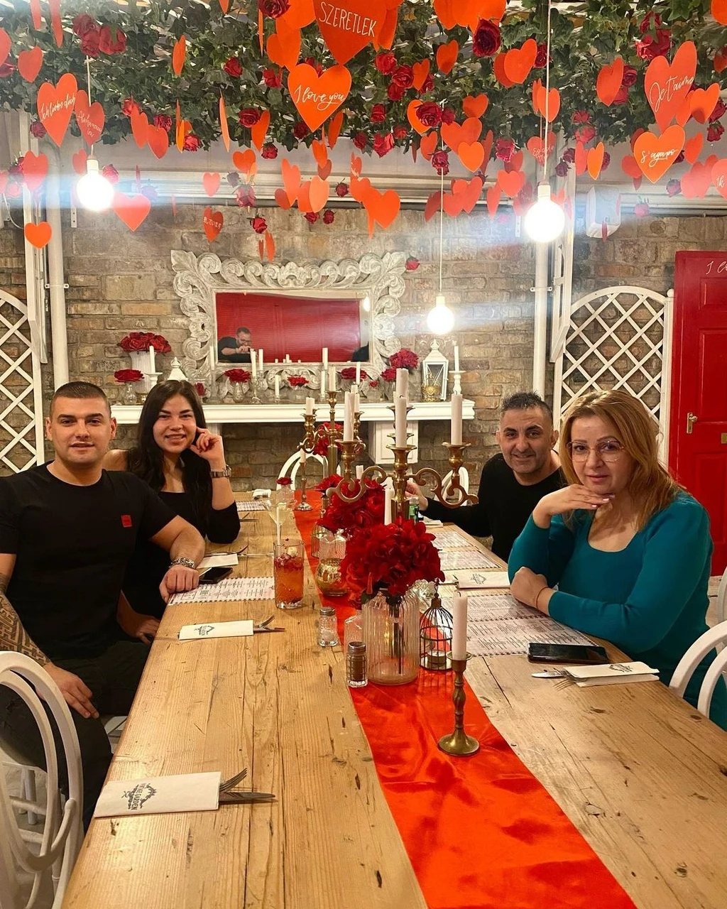 Első közös szülinapi vacsora a Gáspár szülőkkel (Fotó: Archív)