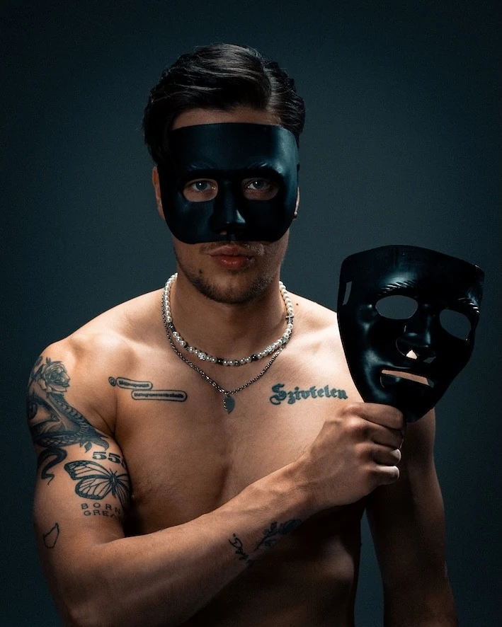 T. Danny levette a maszkot, őszintén vallott arról hogyan siklott ki az élete (Fotó: CreatorTV)