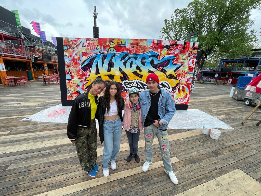 A klipben készült graffiti végül a Budapest Parkban kapott helyet