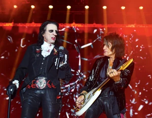 Alice Cooper, a rock nagyágyúja fergeteges hangulatot teremtett