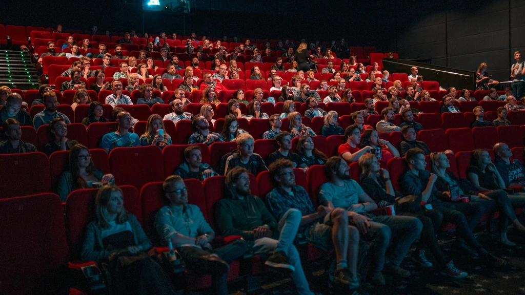 A hazai közönség kifejezetten „címvezéreltnek” tűnik: egy ismert karakter, franchise, könyv vagy korábbi siker nagyon sokat számít, és az igazán nagy „eseményfilmek” is messze kiemelkednek a mezőnyből