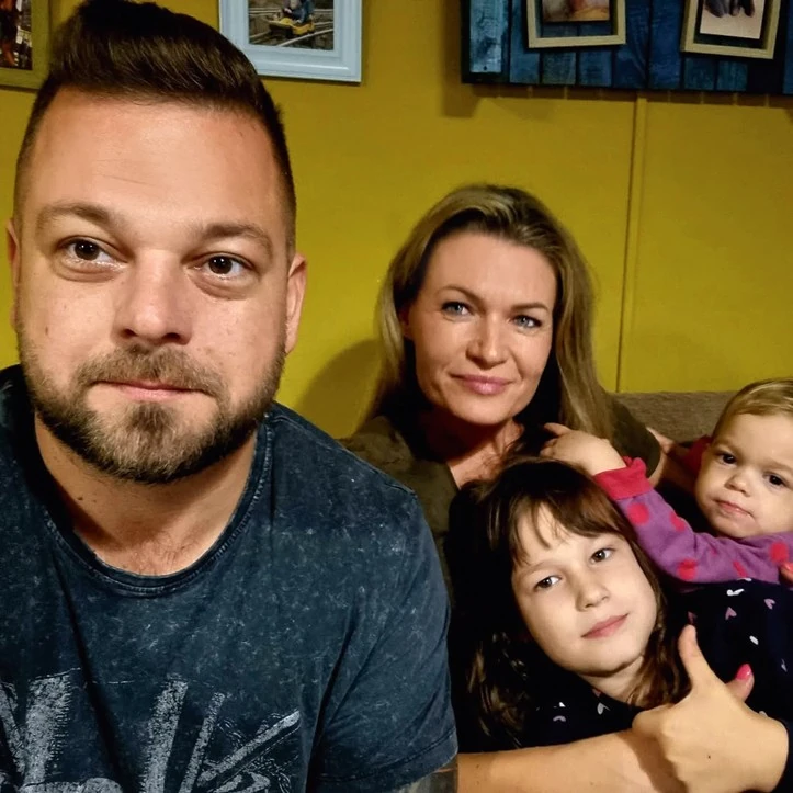 Gudics Máté lányai, Lilla és húga, Janka nagyon büszkék az apukájukra (Fotó: Archív)