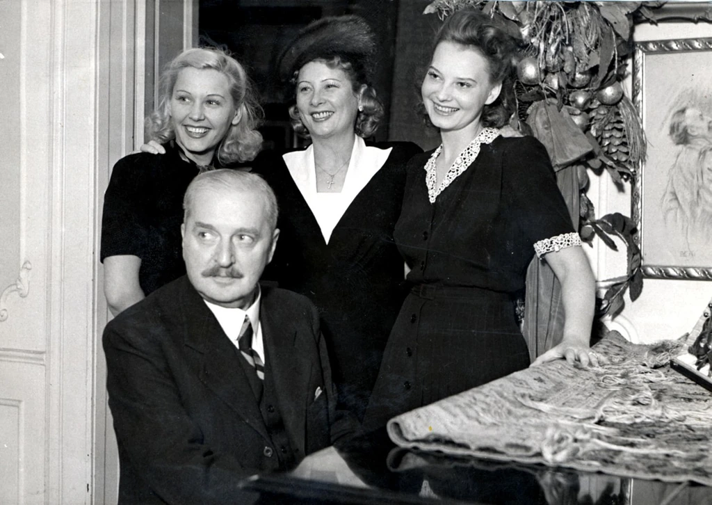 Huszka Jenő, Csikós Rózsi, Honthy Hanna és Szeleczky Zita (Fotó: Nők Lapja Archívum)