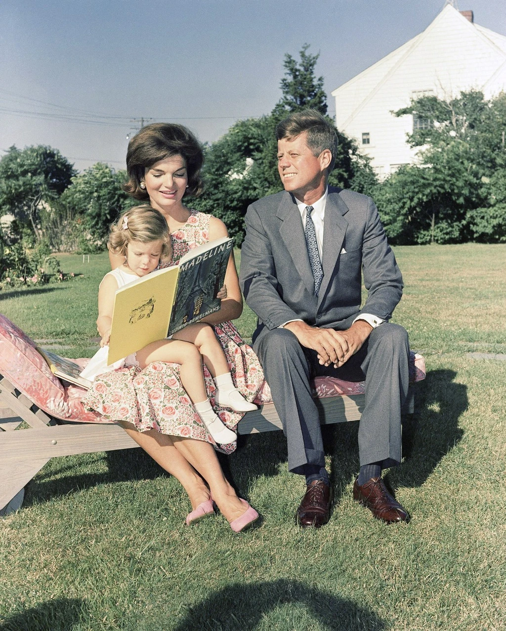 Caroline a szüleivel, John F. Kennedyvel és Jackie Kennedyvel 1960-ban (fotó: Profimedia)