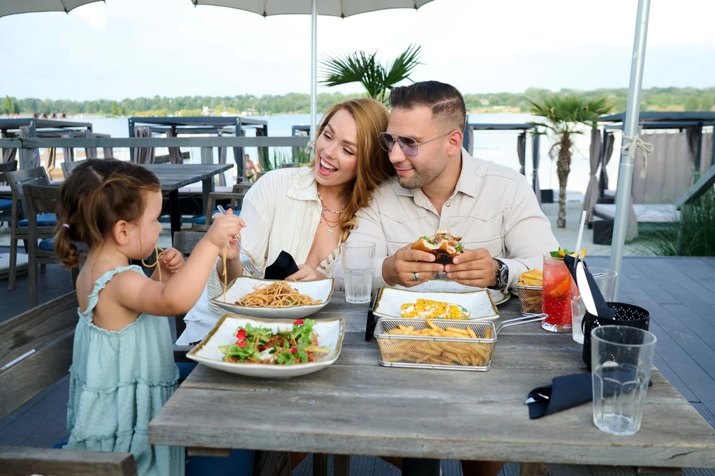 Noha Jenő jól ellene egy-két hétig egyedül, él-hal a feleségéért, Rácz-Gyuricza Dóráért, és a kislányukért, Kamilláért Fotó: Schumy Csaba