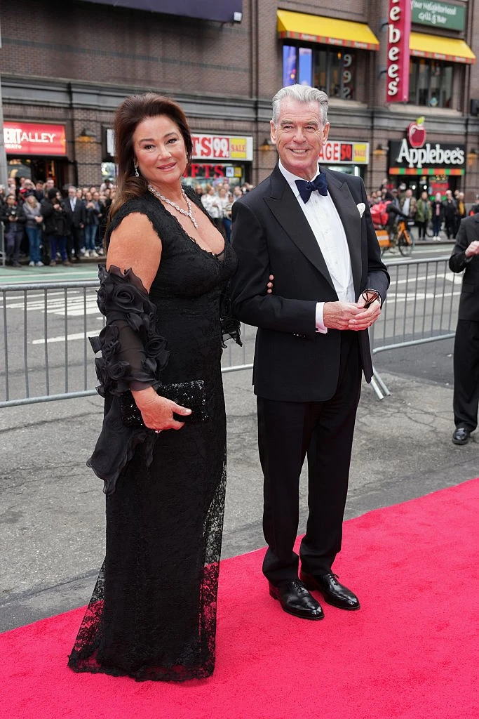 Brosnan és Keely tavaly egy színházi előadásra menet