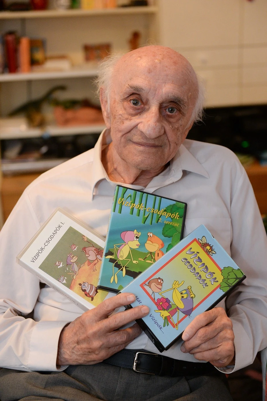 Kertész György otthonában őrizte a Vízipók-csodapók forgatókönyveit (Fotó: Nagy Zoltán/fotocentral.hu)