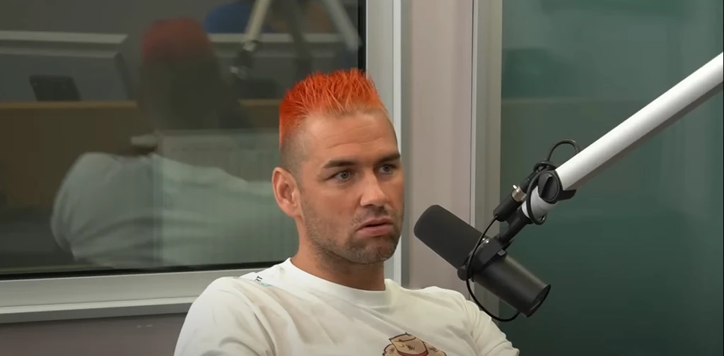 Még színes hajjal adott interjút a nyáron (Fotó: YouTube/#nofilter – Nők, filter nélkül Köböl Anitával)